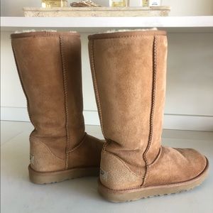 UGG boots in chestnut (size 6)